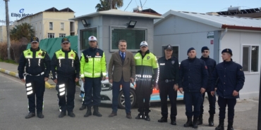 Edremit Kaymakamı Ahmet Odabaş, jandarma trafik kontrol noktalarını ziyaret etti