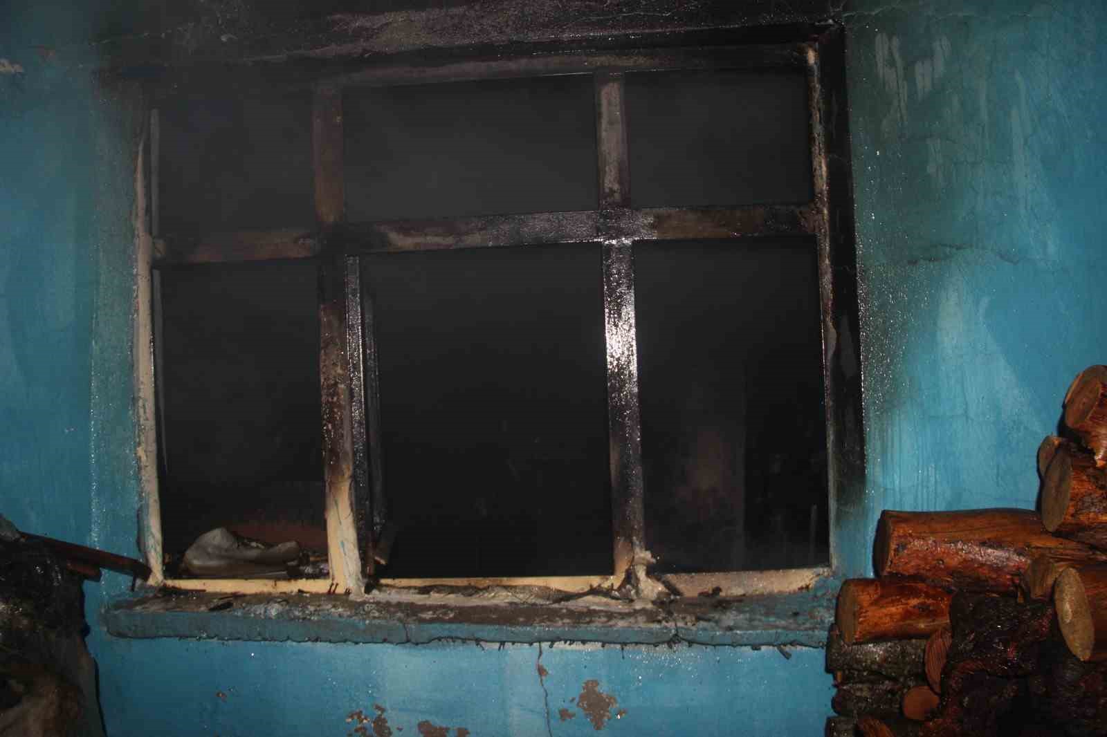 Çanakkale’de ev yangınında kundaklama şüphesi: 1 gözaltı