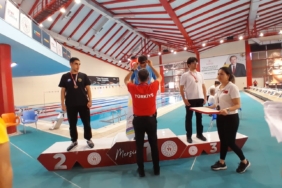 Sakaryalı yüzücüden gururlandıran başarı