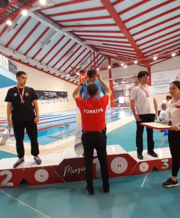Sakaryalı yüzücüden gururlandıran başarı