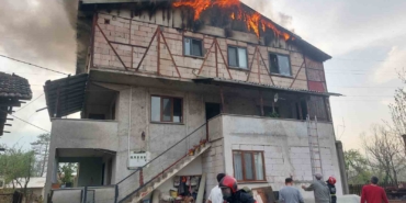 3 katlı evin son katı alev alev yandı