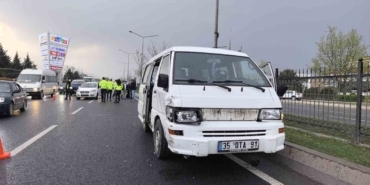 Bursa’da 3 aracın karıştığı kazada 4 kişi yaralandı