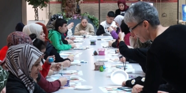 Engelli öğrenciler Ramazan’a özel yaptıkları tesbihleri vatandaşlara hediye etti