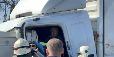 Otoyolda trajik kaza: Kamyon ile tır dorsesi arasında kalan şoför hayatını kaybetti