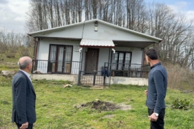 Toprak altından akan su ve taş ocağı bu mahalleyi parça parça yok ediyor