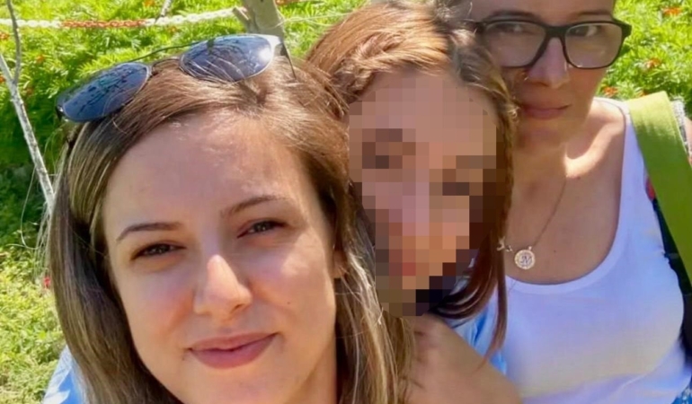Avcılar’da eski eşin öldürdüğü, anne ve kızı son yolcuğuna uğurlandı