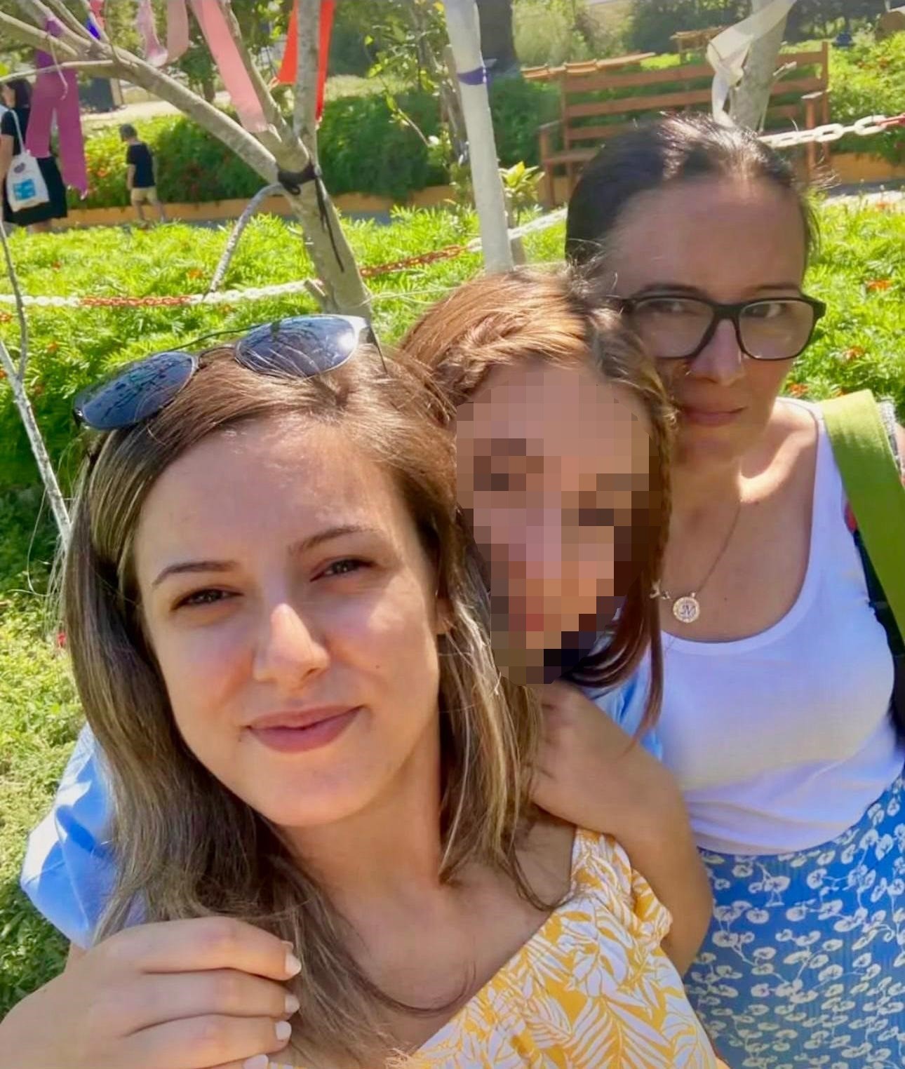 Avcılar’da eski eşin öldürdüğü, anne ve kızı son yolcuğuna uğurlandı