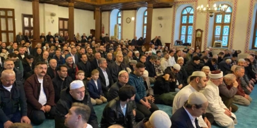 Kocaeli’de vatandaşlar bayram namazı için camiye akın etti