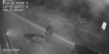 Sarıyer’de İETT otobüsü ile hafif ticari aracın çarpıştığı kaza güvenlik kamerasında