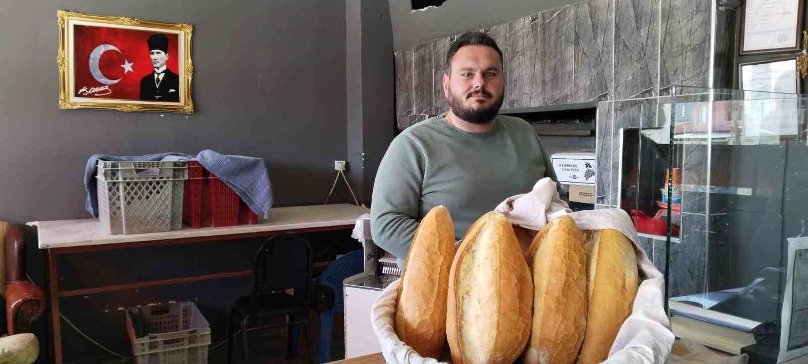 Öğretmenler ve velilerden mahalle halkına "askıda ekmek" kampanyası
