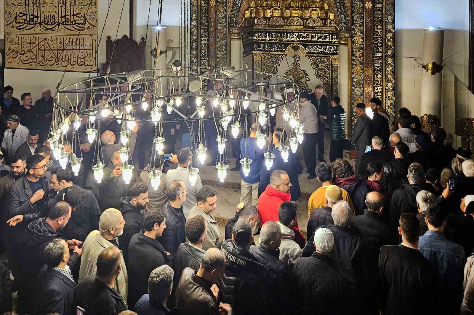 Bursa Valisi Ayyıldız, görev yapan ekiplerle bayramlaştı