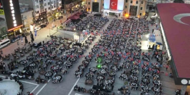 Binlerce kişi, aynı sofra etrafında buluştu