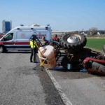 Tekeri kopan traktör devrildi: 1 yaralı