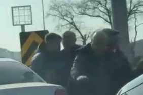 Bursa’da yol verme kavgasında yumruklar havada uçuştu