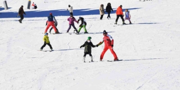 Çocukların kayak yapma mutluluğu