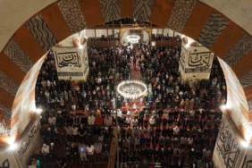 Edirne’de Sakal-ı Şerif’i görmek için yüzlerce vatandaş Ulu Camii’ne akın etti
