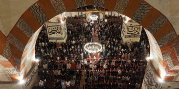 Edirne’de Sakal-ı Şerif’i görmek için yüzlerce vatandaş Ulu Camii’ne akın etti