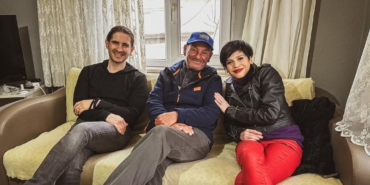 Sanatçı Aydilge, Yaren Leylek ve Adem amcayı ziyaret etti
