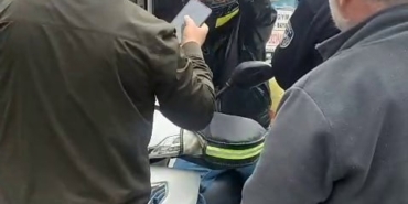 Hem suçlu hem güçlü: Yasak olan yere motosikletle girdi, zabıtayla böyle tartıştı