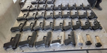 Türkiye’den Hollanda’ya giden otomobilden cephanelik ve suikast tabancaları çıktı