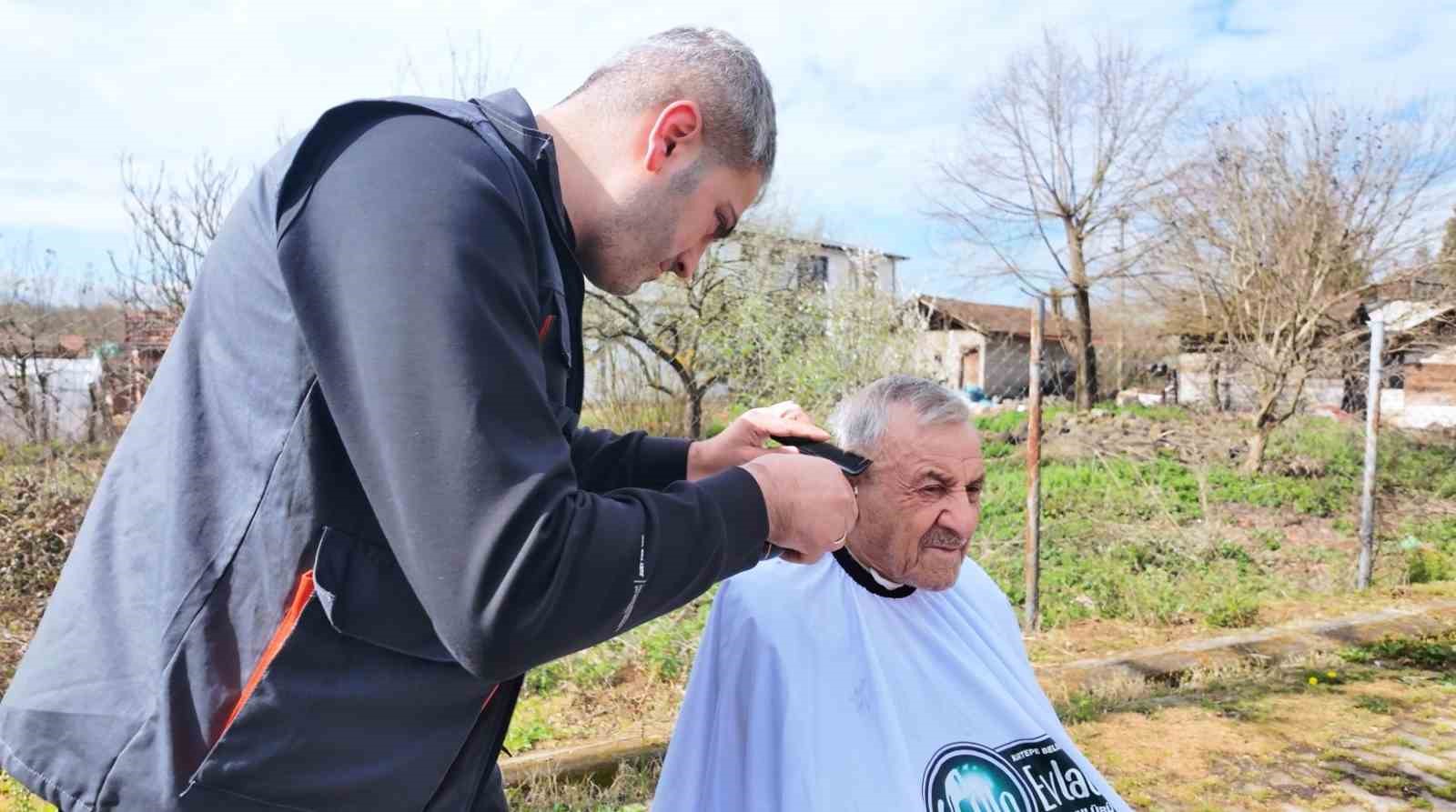 Kartepe’de büyükler bayrama hazır