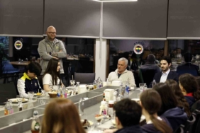Jose Mourinho, bursiyer çocuklarla iftarda buluştu
