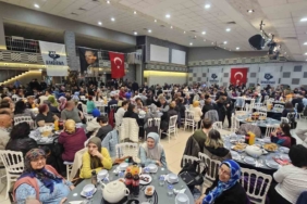 Bandırma Belediye Başkanı Mirza, özel bireylerle iftarda buluştu