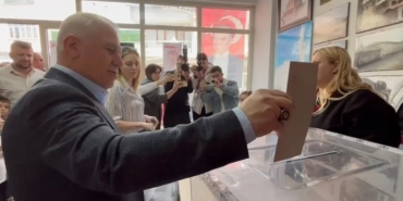 Bursa Büyükşehir Belediye Başkanı Bozbey oyunu kullandı