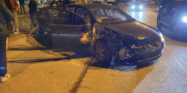 Ehliyetsiz sürücü dehşet saçtı: 4 araca çarparak durdu