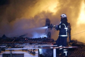 Edirne’de 2 müstakil ev alev alev yandı, dumanlar gökyüzünü kapladı