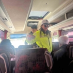 Ekiplerden sürücülere tatlı ve kolonya ikramı