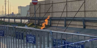 Yer altından çıkan gaz 3 gündür yanıyor
