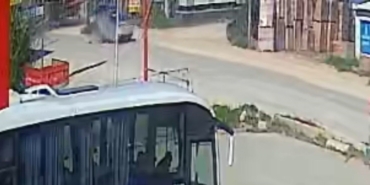 Feci kaza kamerada… Metrelerce savrulan motosikletli hayatını kaybetti