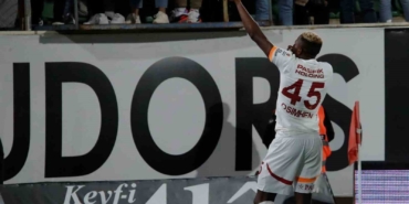 Victor Osimhen ligdeki gol sayısını 17 yaptı