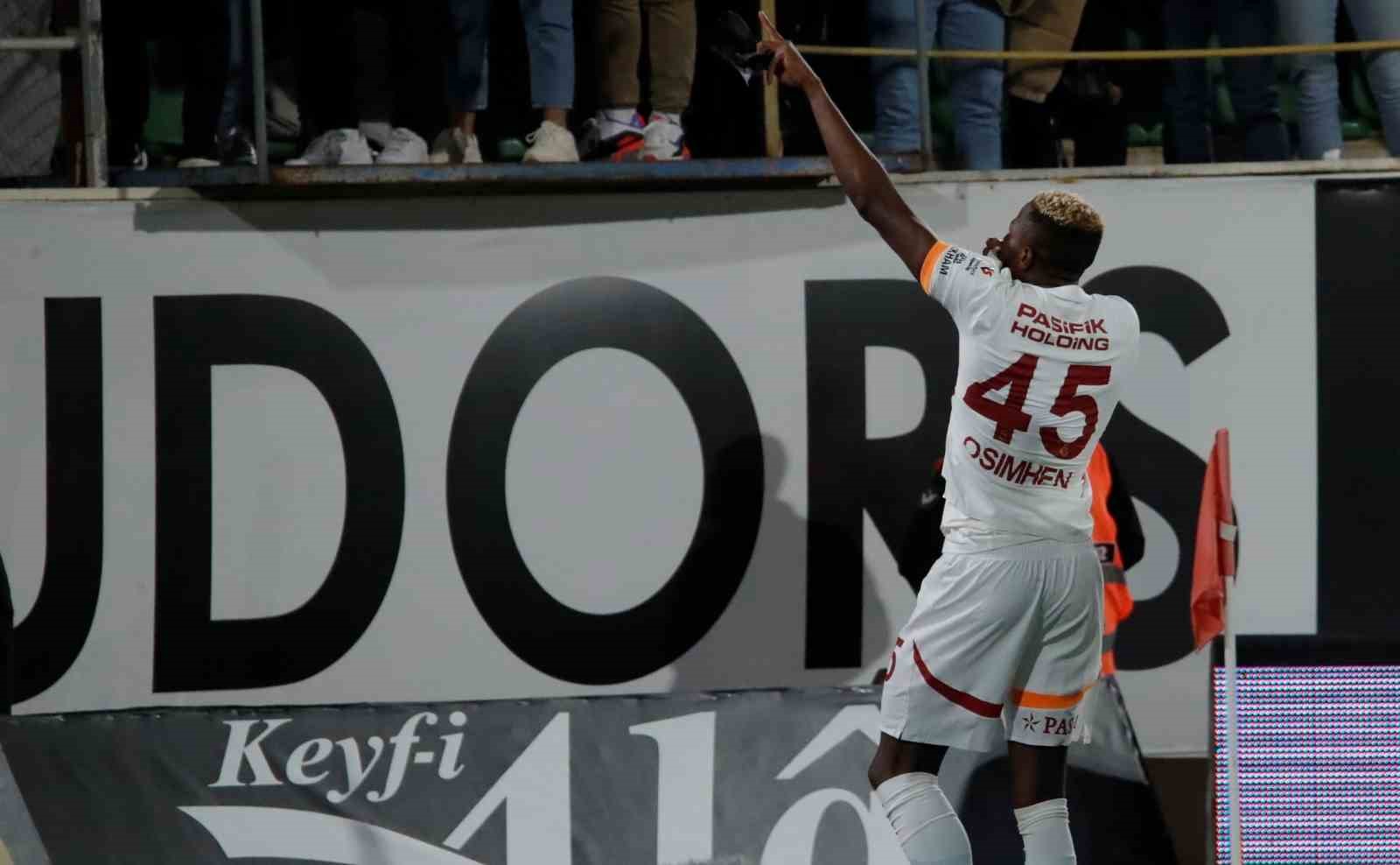 Victor Osimhen ligdeki gol sayısını 17 yaptı