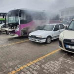 Park halindeki özel halk otobüsü yandı