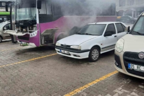 Park halindeki özel halk otobüsü yandı