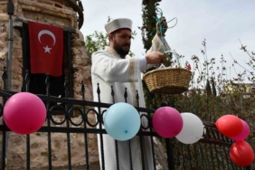 Minareden şeker yağdı