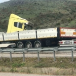 Gönen-Bandırma yolunda tek taraflı kaza trafiği olumsuz etkiledi