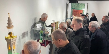 Mukaddes emanetler ile hayatlarında ilk kez buluştular