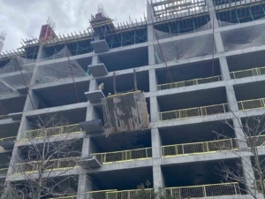 Ümraniye’de inşaat iskelesi çöktü: 2 işçi ağır yaralandı