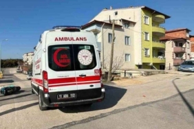 Motosiklet otobüse çarptı, sürücüsü yaralandı