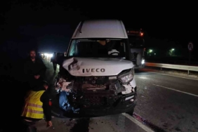 Bursa’da minibüs otomobille çarpıştı: 1 yaralı