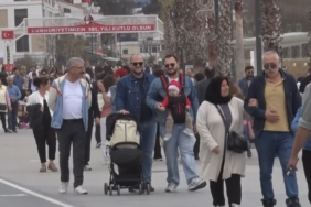 Büyükçekmece’de hava sıcaklığının artmasını fırsat bilenler sahile akın etti