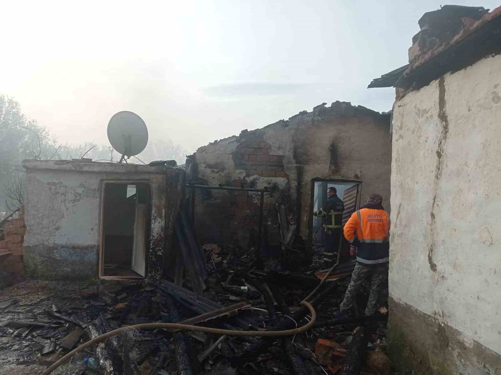 Keşan’da çıkan yangında 5 büyükbaş, 4 küçükbaş hayvan telef oldu