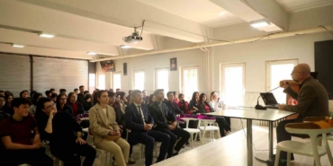 Mehmet Akif Ersoy’un bayrak aşkı ve inancı lise öğrencilerine anlatıldı