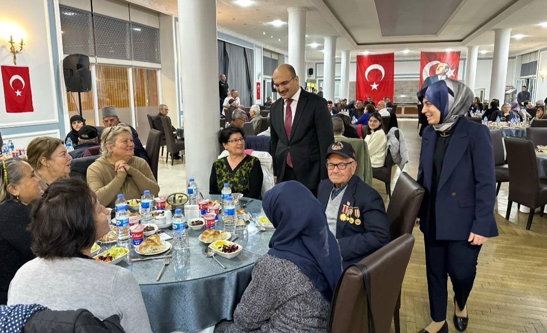 Gelibolu Kaymakamı, şehit ve gazi aileleriyle iftarda buluştu