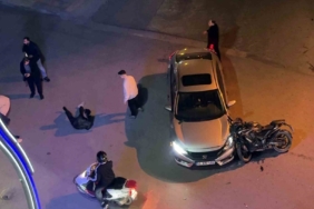 Sakarya’da otomobile çarpan motosikletteki 2 kişi yaralandı