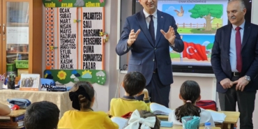 Öğrenciler yerel yönetimleri belediye başkanından öğrendi