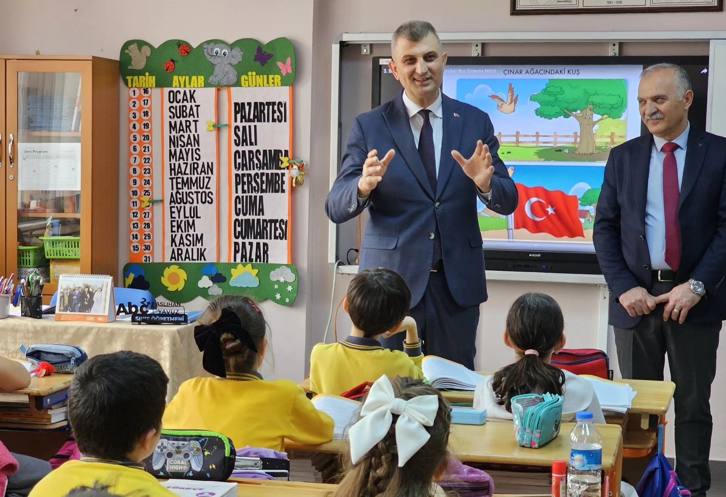 Öğrenciler yerel yönetimleri belediye başkanından öğrendi